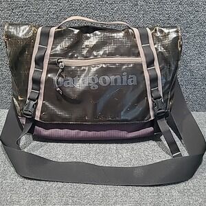 patagonia Black Hole Messenger Bag Black  Limited Edition
